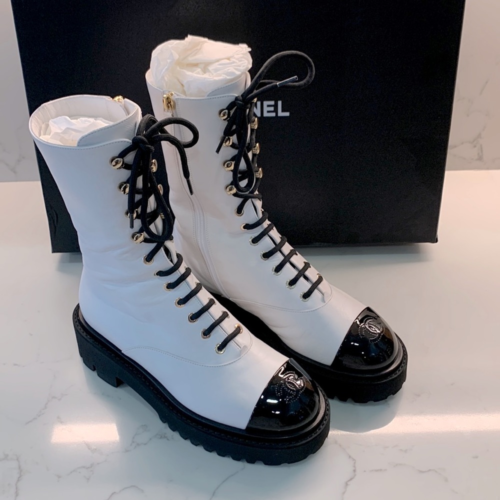 CHANEL COMBAT BOOTS size 38